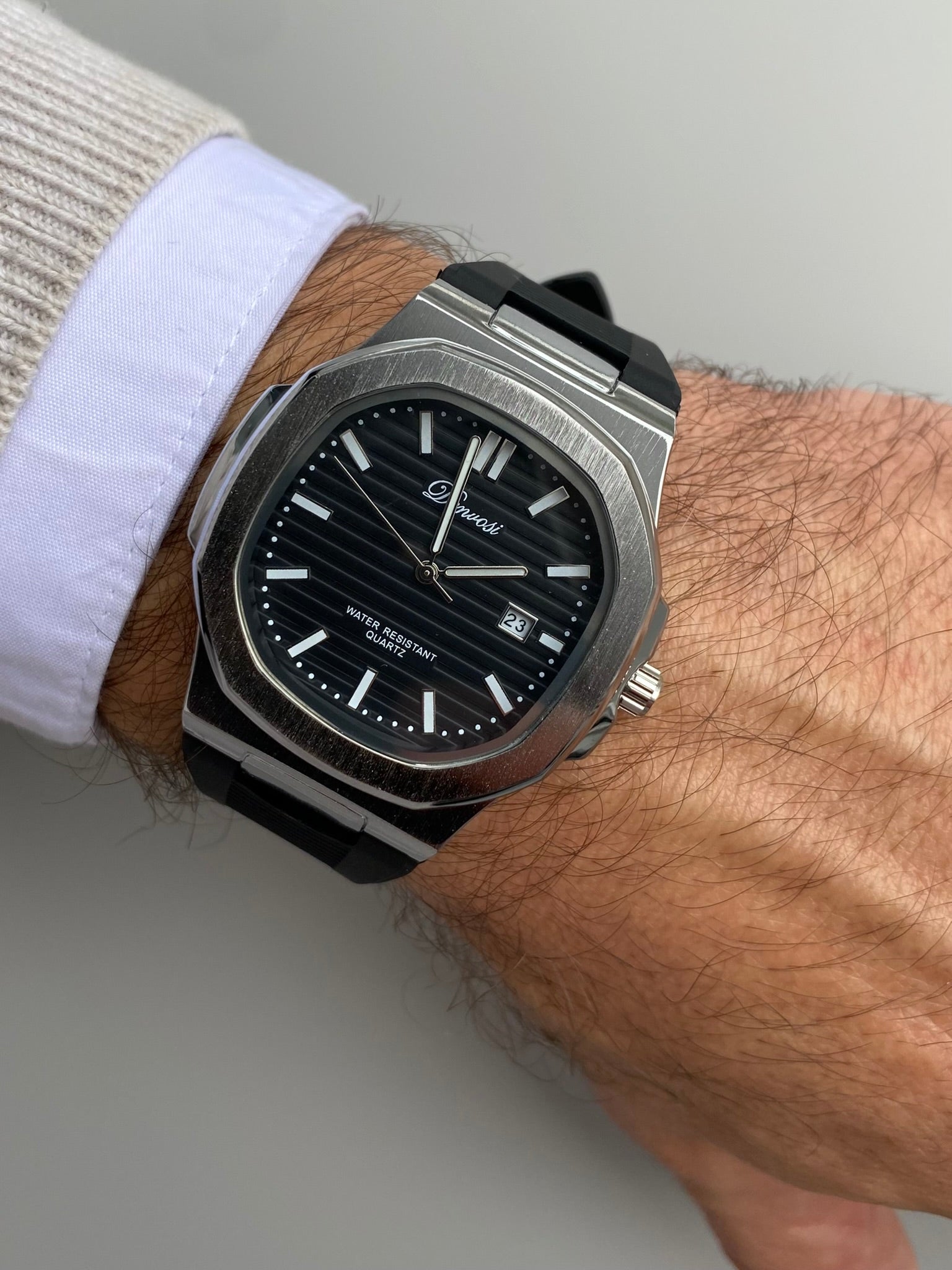 Montre homme acier – cadran noir & bracelet caoutchouc