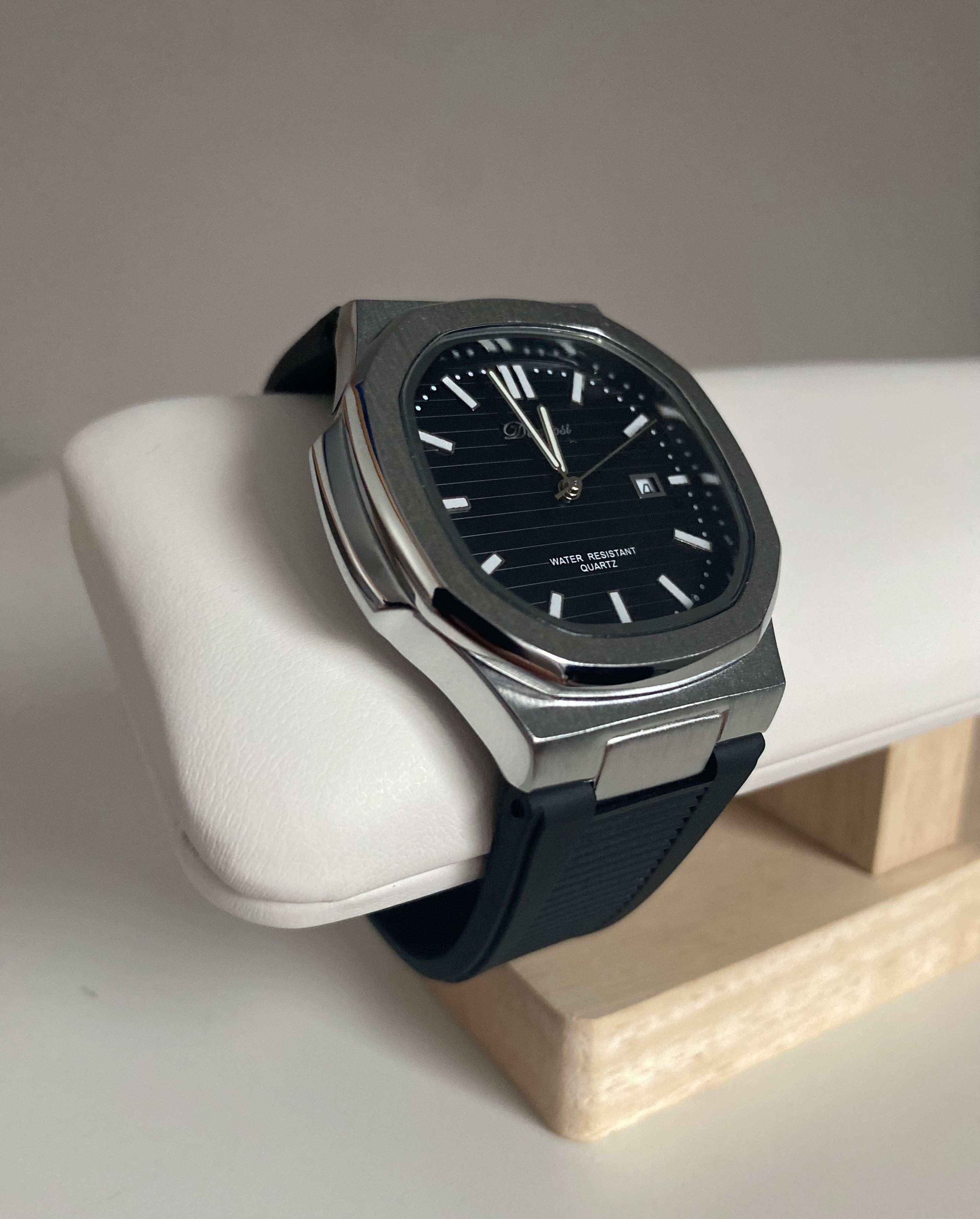 Montre homme acier – cadran noir & bracelet caoutchouc