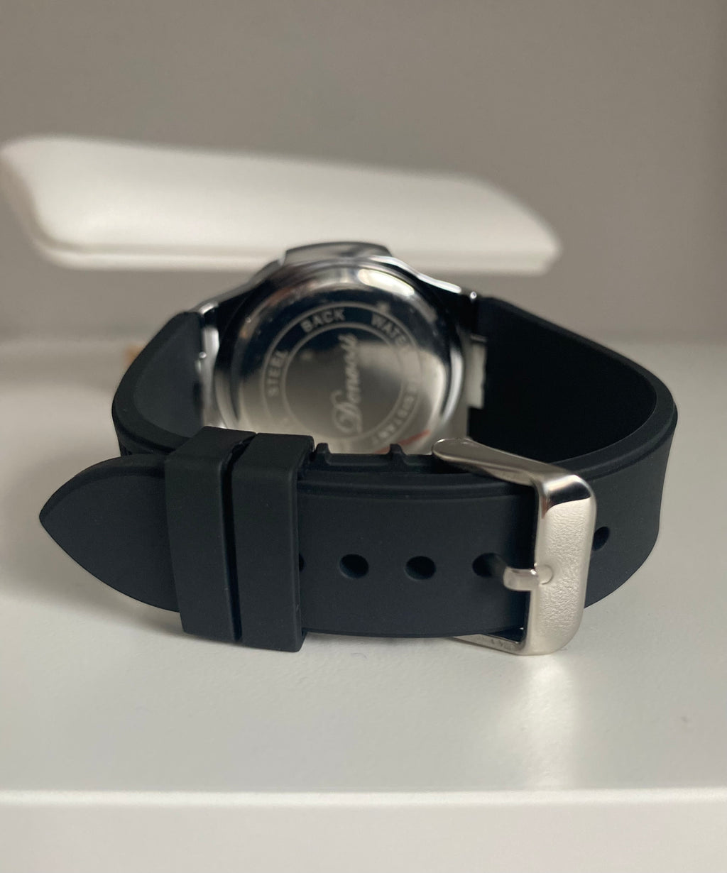 Montre homme acier – cadran noir & bracelet caoutchouc