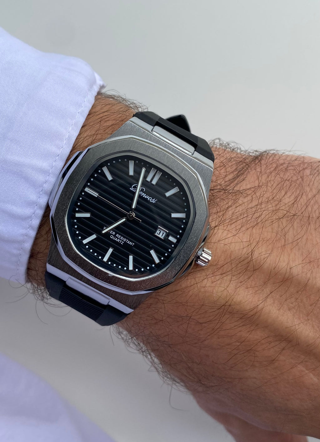 Montre homme acier – cadran noir & bracelet caoutchouc